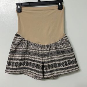 Maternity-A pea in the pod maternity shorts size small.